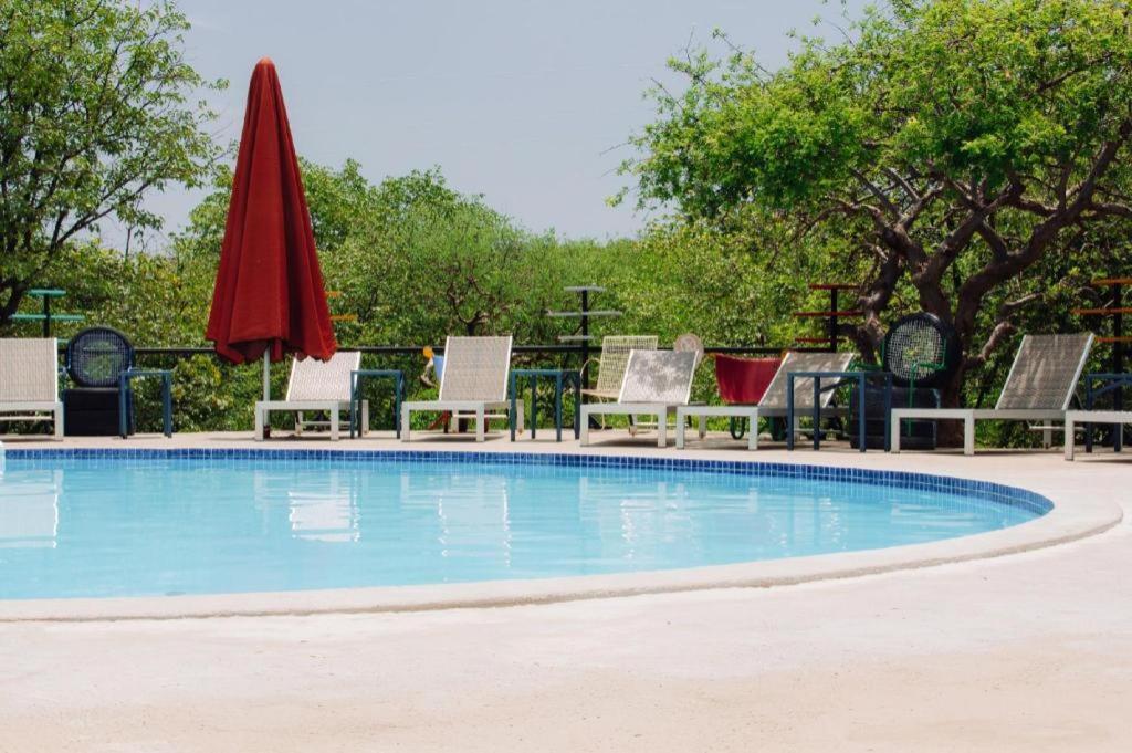 Hotel Etosha Safari Camp, Etosha National Park, Namibia à Okaukuejo Extérieur photo